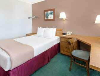 Days By Wyndham Fond Du Hotel