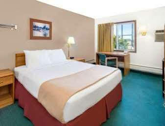 Days By Wyndham Fond Du 2*