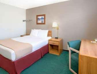 Days By Wyndham Fond Du Hotel
